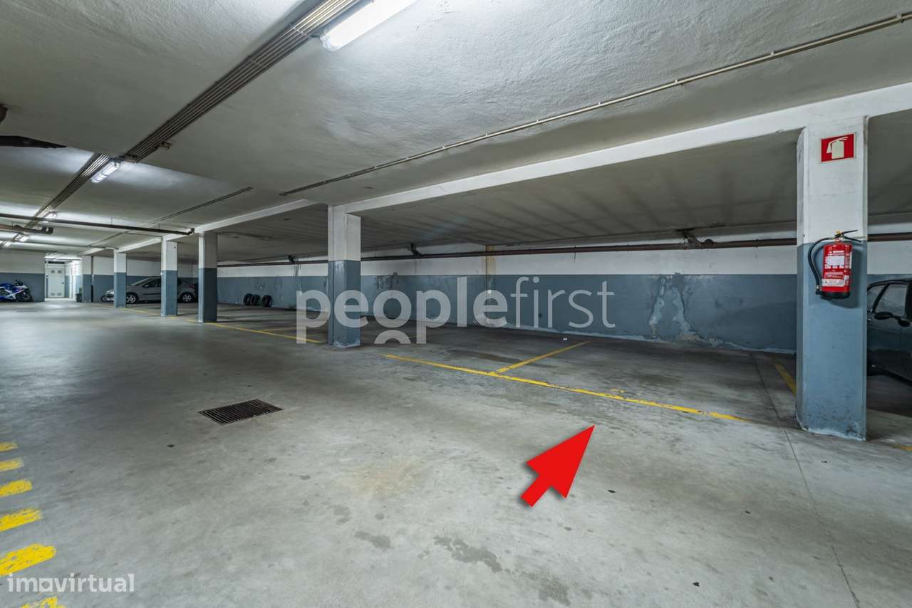 T2 com Terraço Privativo, Garagem e Arrumos-21