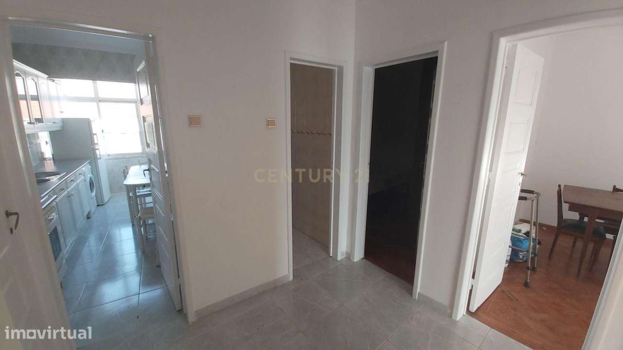 Apartamento T2 em Almada na Av. Nuno Alvares Pereira.-9