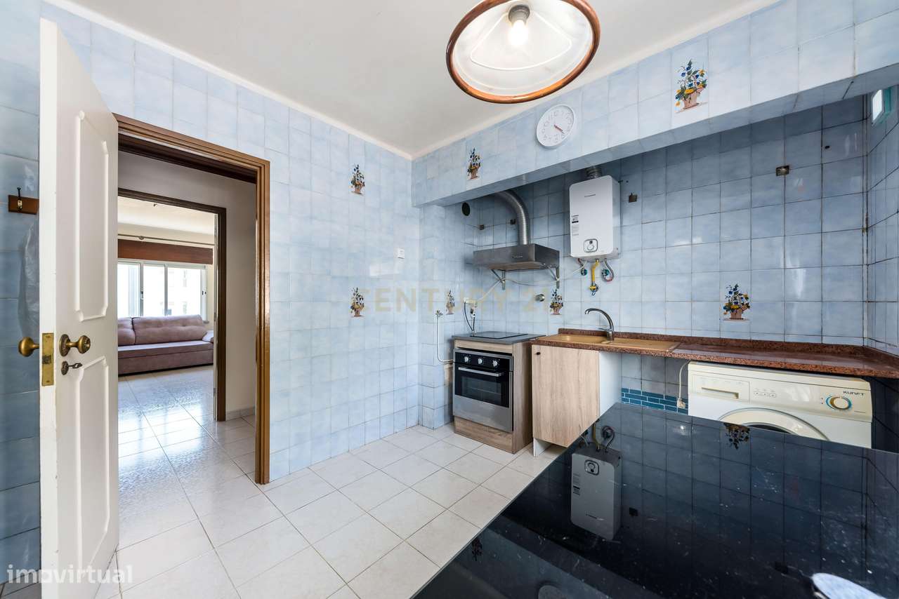 Apartamento T4 convertido em T3 | Mira-Sintra-12