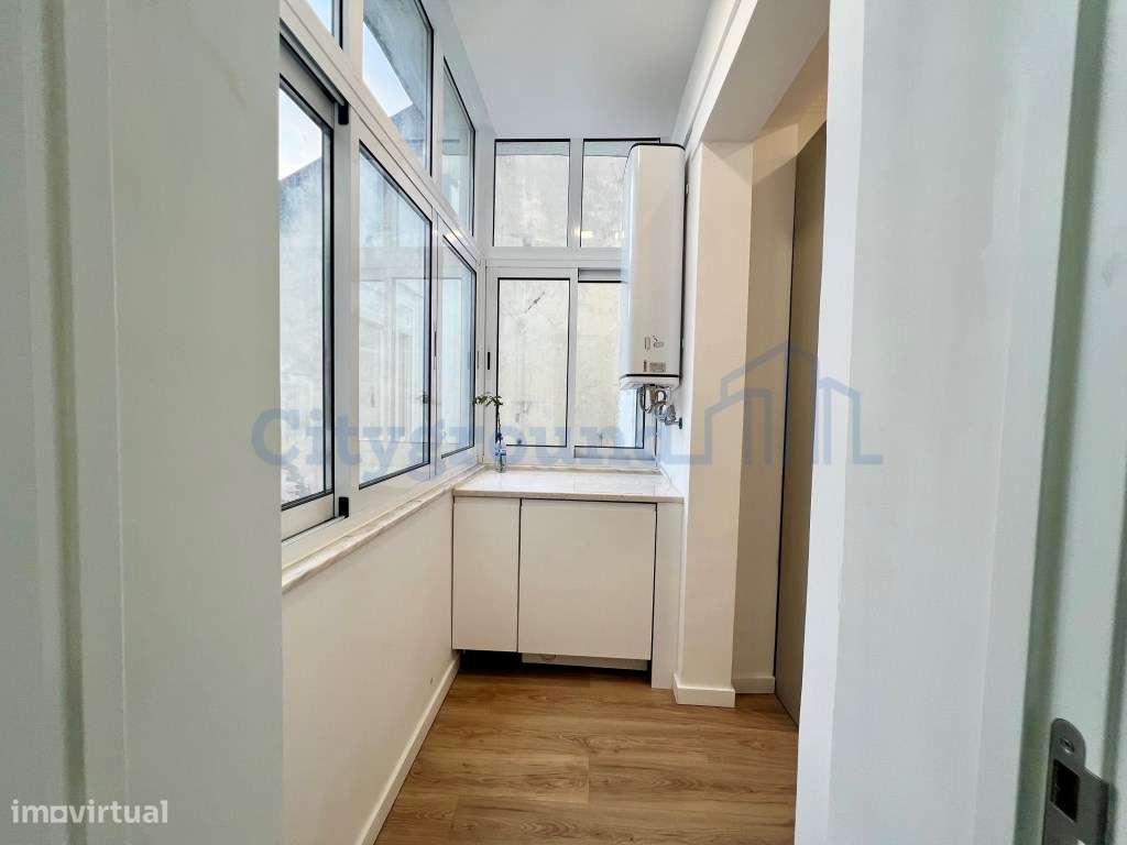 T2 totalmente renovado com excelente luminosidade e vista lateral p...-18