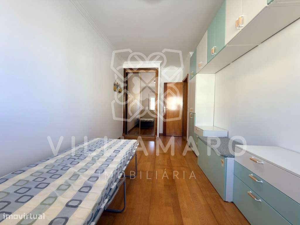 Apartamento T3 com Varanda, Arrecadação e Parqueamento-10