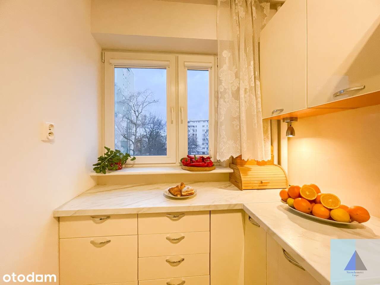 Metro, zieleń, cisza • 2 pokoje z osobną kuchnią • do wejścia-0