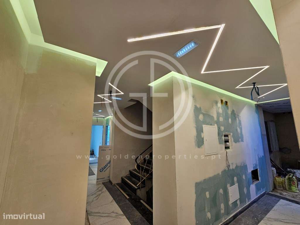 Prédio/ Hotel em remodelação em Faro - Grande imagem: 3/16