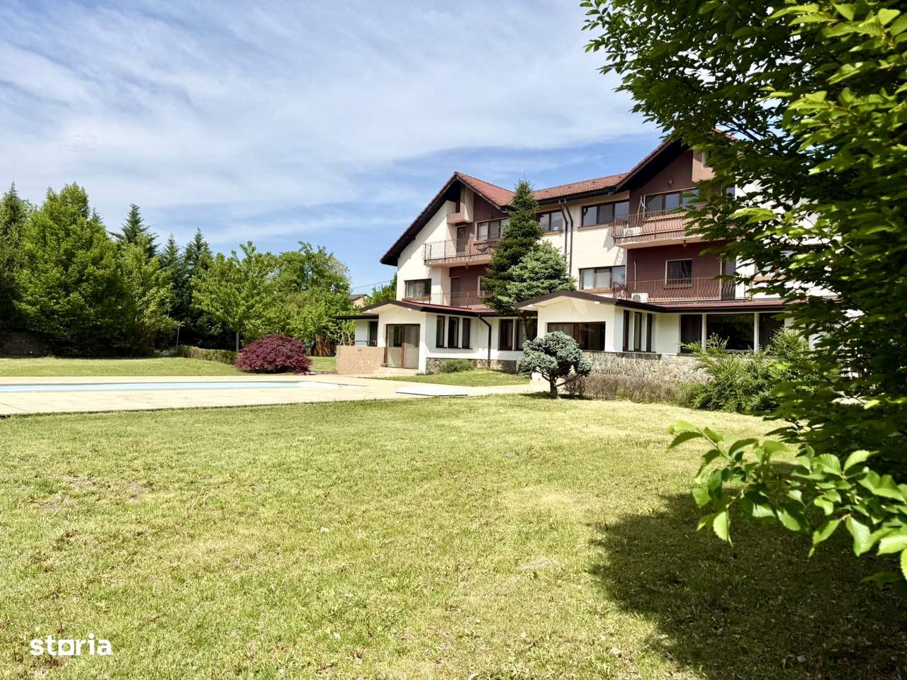 Domeniu Privat cu 3.278 mp Teren | Piscina, Iaz Ornamental si Resedint-1