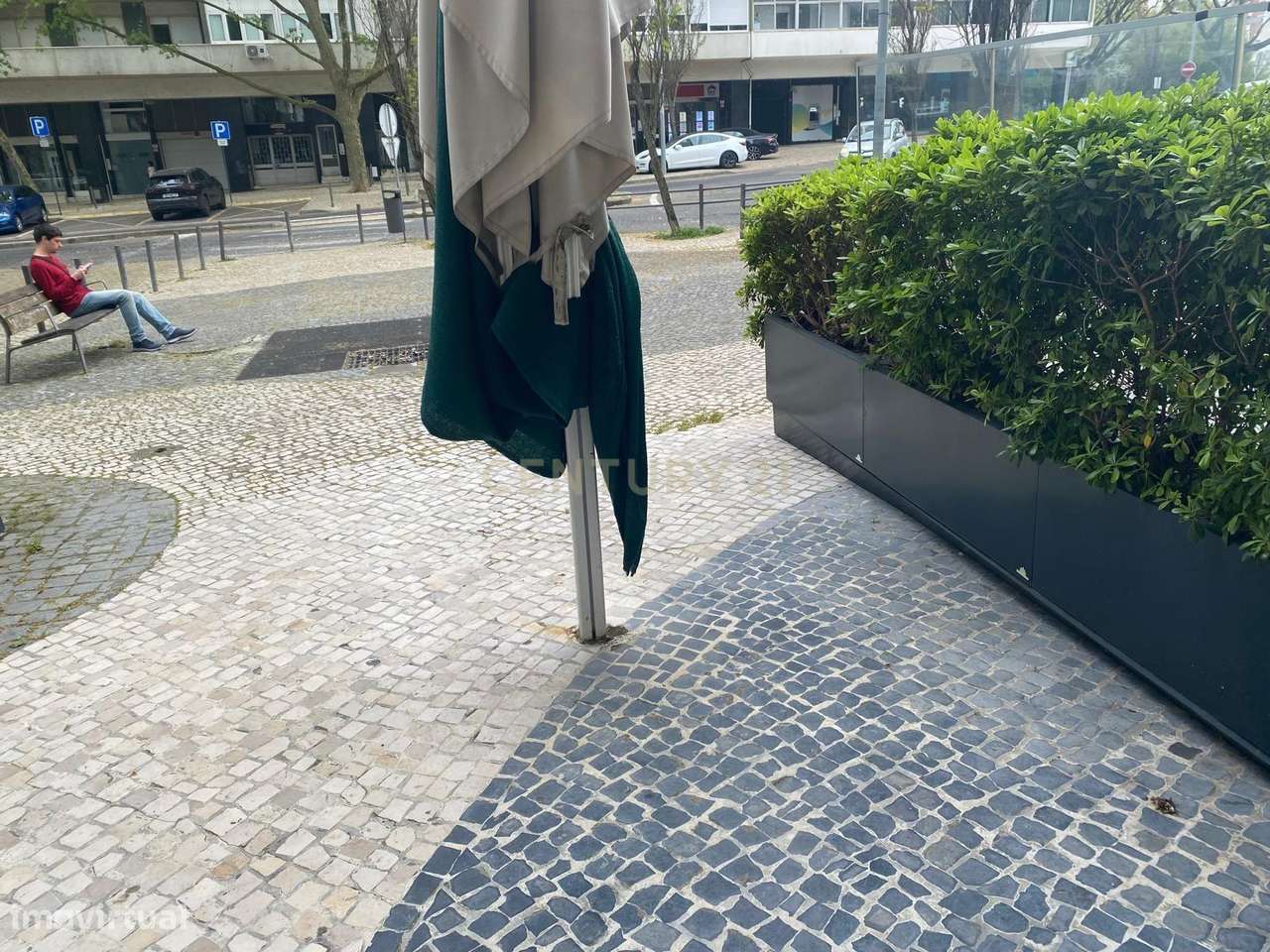 Restaurante em São Domingos de Benfica com faturação ativa e clientela-18