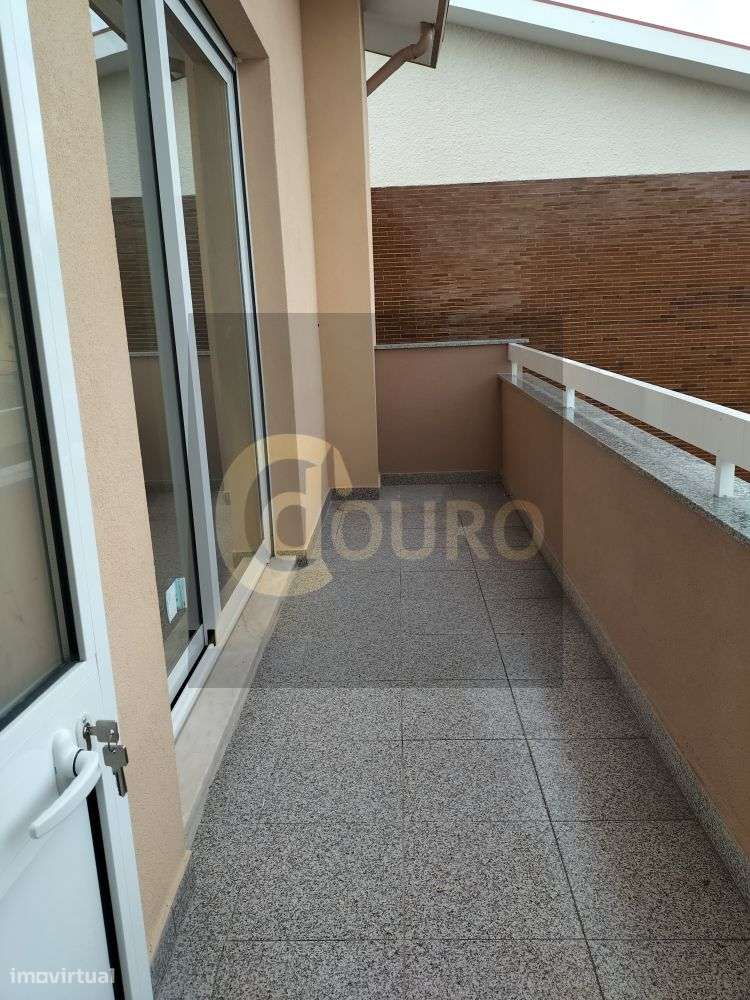 APARTAMENTO T3 RENOVADO EM ÁGUAS SANTAS-9
