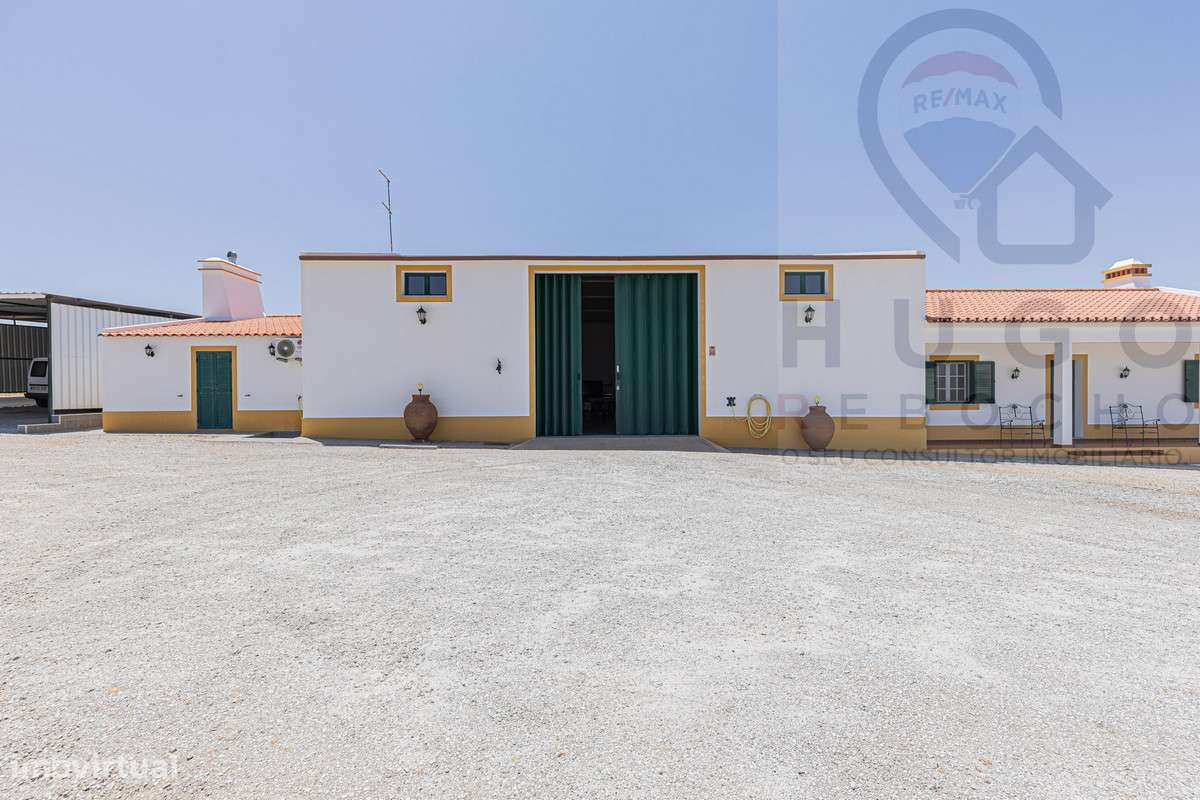 Quinta com 1,425 ha em Redondo-43