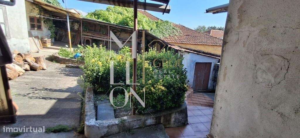Moradia T2 bifamiliar com grande potêncial e excelente localização:-31