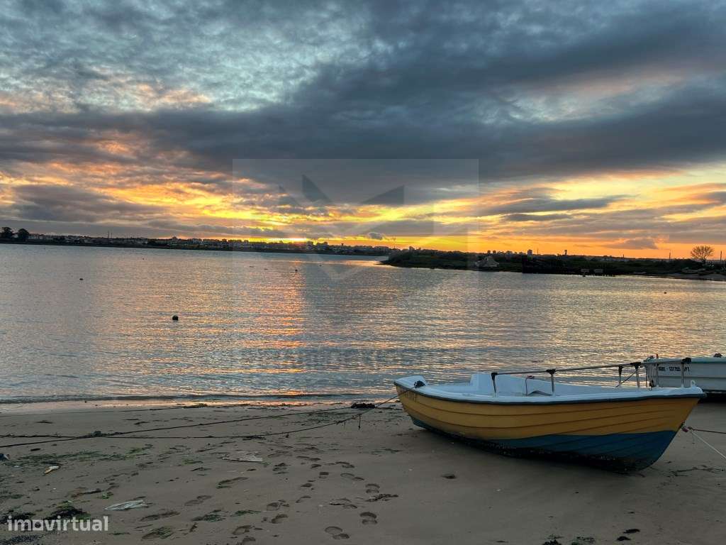 MORADIA T4+1, CAVE 76m2, SÓTAO, GARAGEM, GAIO - MOITA-39