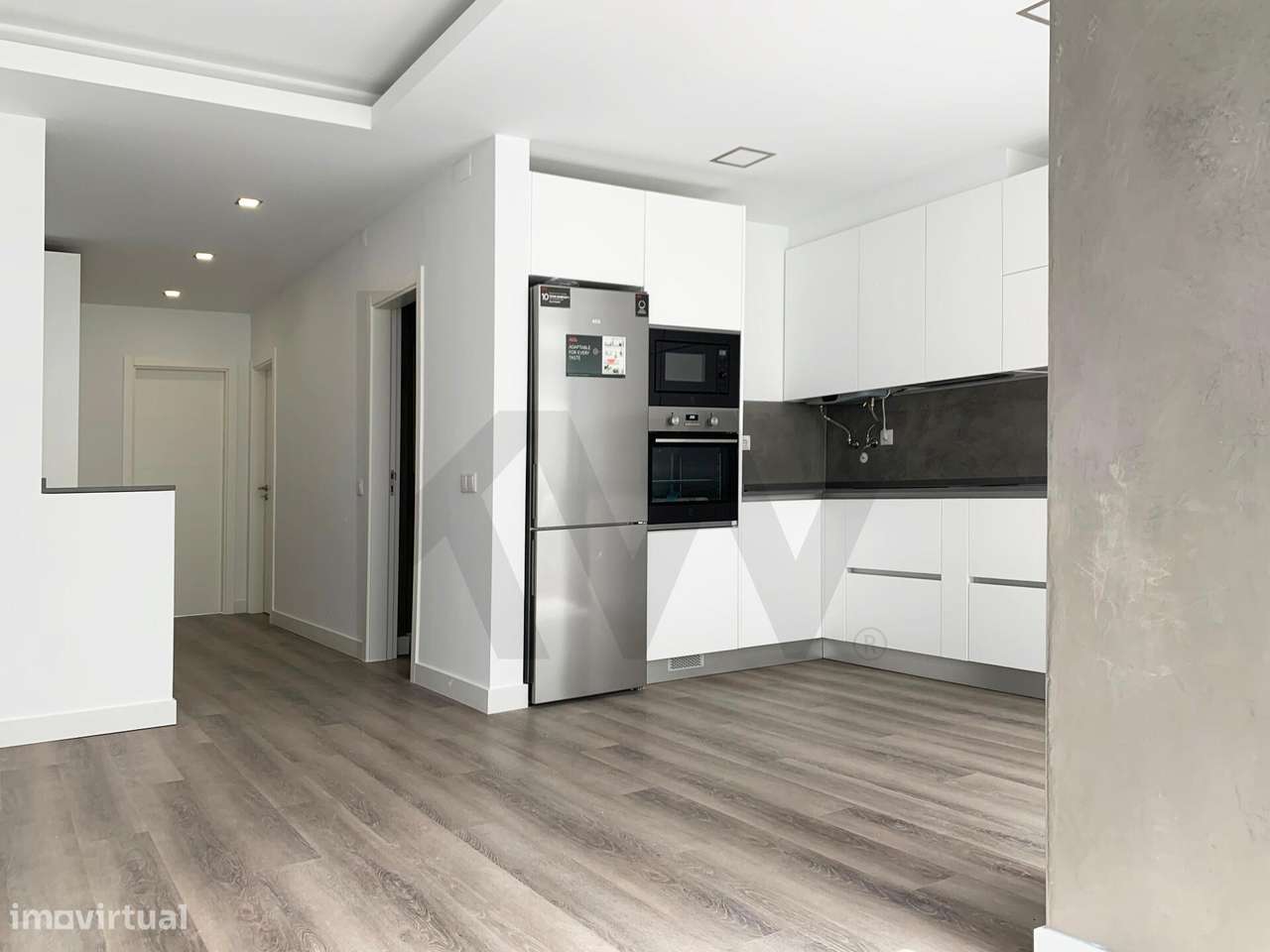 Apartamento T2 com 2 casa de banho Totalmente Remodelado em Queijas-5