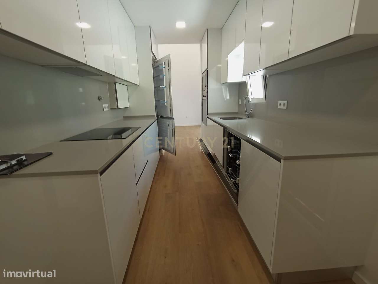 Moradia geminada no centro da Costa da Caparica-6