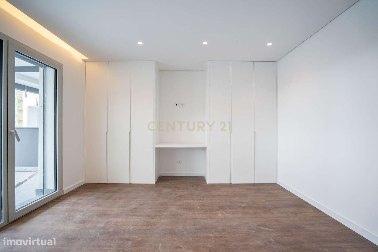 T1 Novo a Estrear com Terraço de 200m² | Ollea Village | Garagem-14