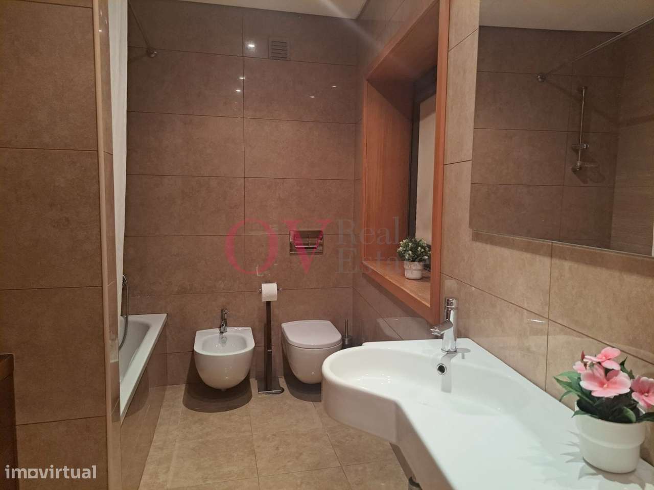 Vende-se Quintinha com moradia T4, a 2 minutos da circunvalação, junto-5