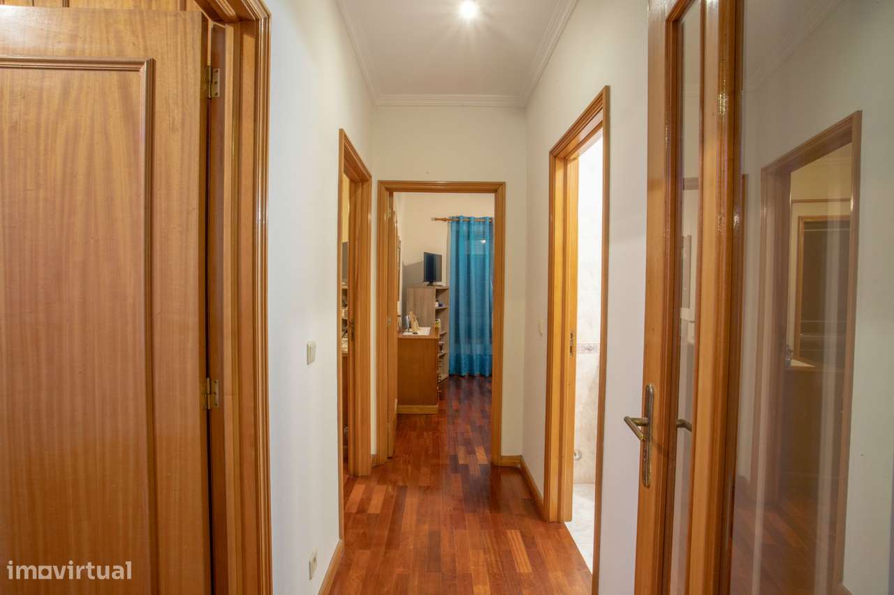 T2+1, em Vila Nova de Gaia, com garagem e varanda-22