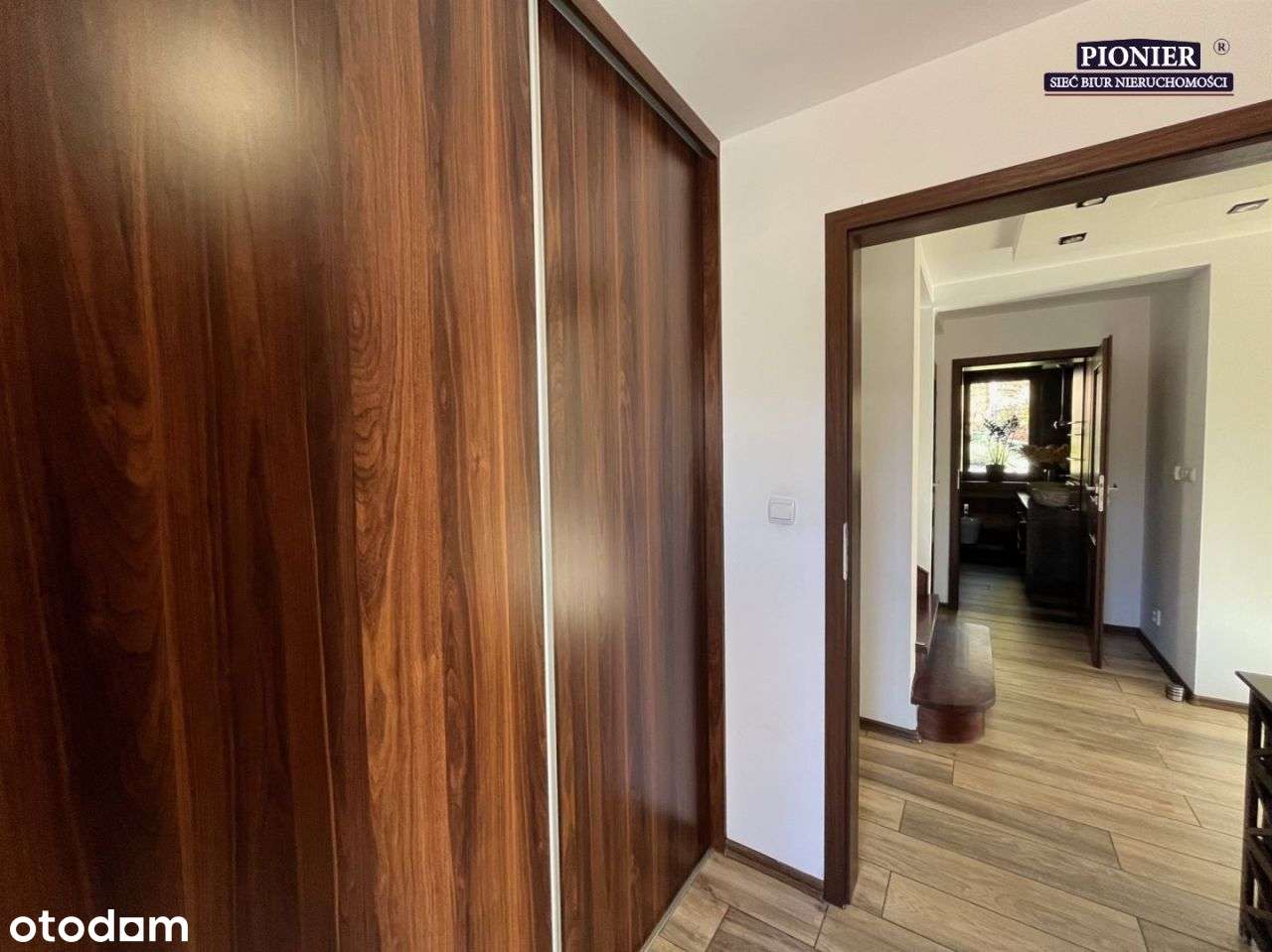 Komfortowy Dom Parterowy Z Poddaszem Użytkowym-12