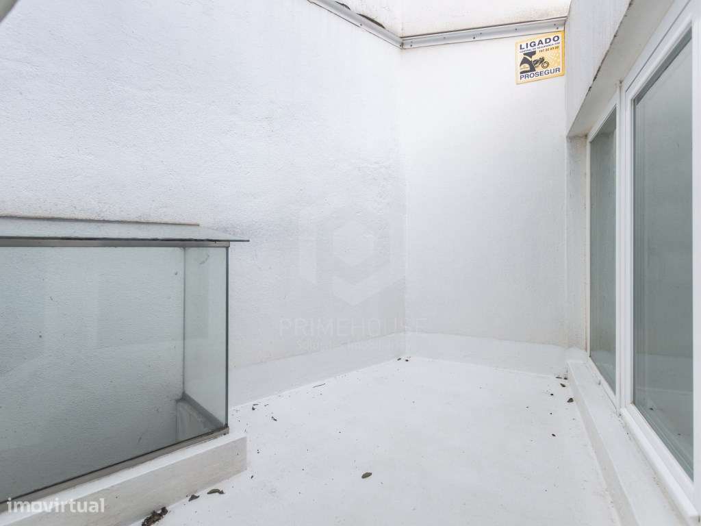 Predio no centro historico do seixal-30