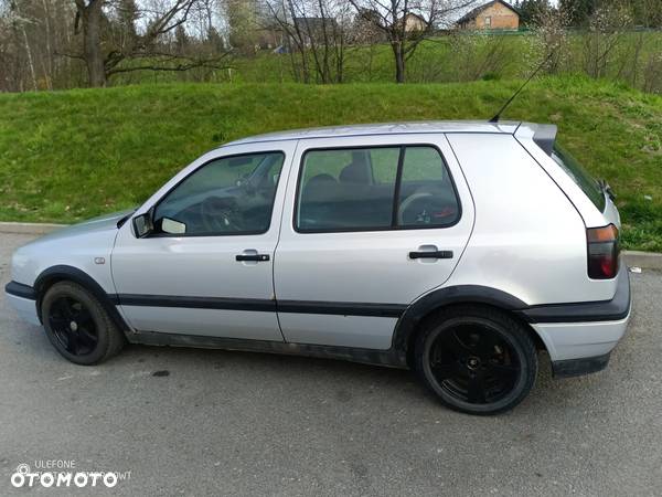 Volkswagen Golf 1.9 TDI - 3