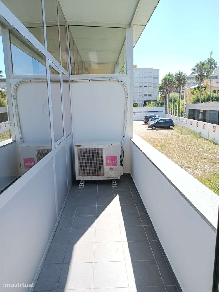 Loja / escritório com pé direito de 3,80m-15