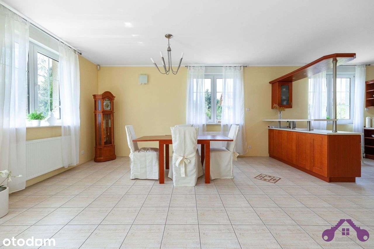 Dom z dużymi sypialniami i pomieszczeniem biurowym-6