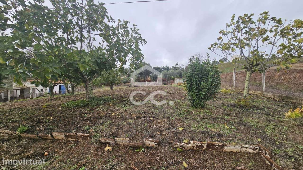 Moradia V4 com 174 M2, aproveitamento de sótão, garagem para 2 viatura-18