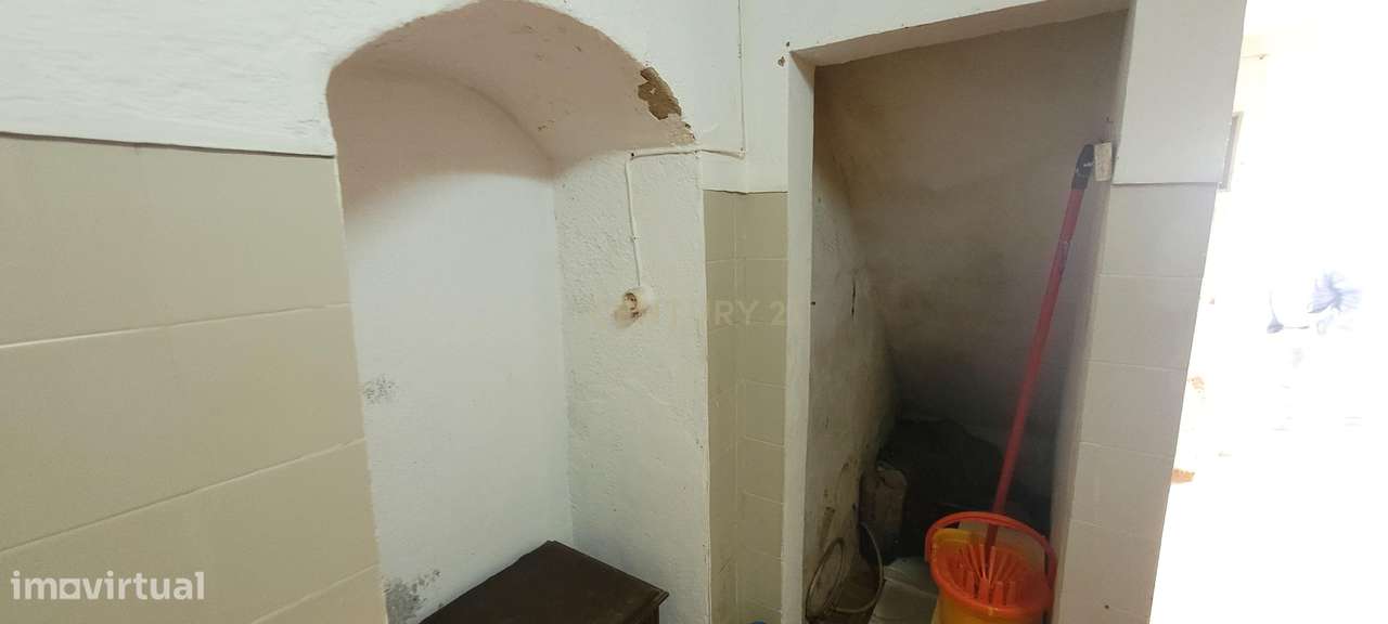 Moradia T2 em banda para reabilitar em Cortegana - Alenquer - Grande imagem: 4/7