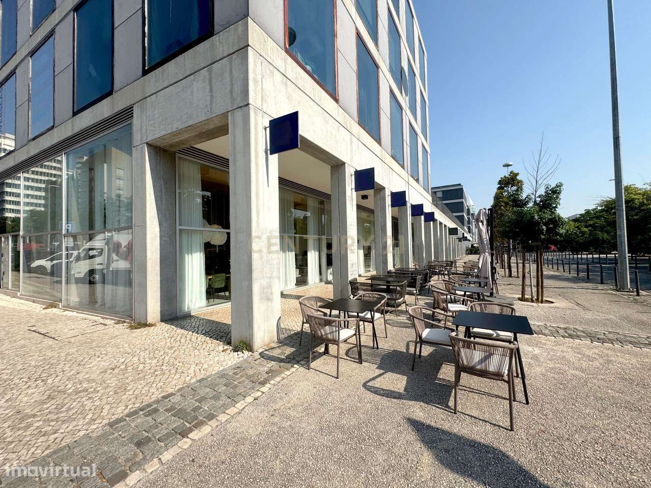 Trespasse de Restaurante (270 m2 + 2 esplanadas + 9 lugares de estacio-23