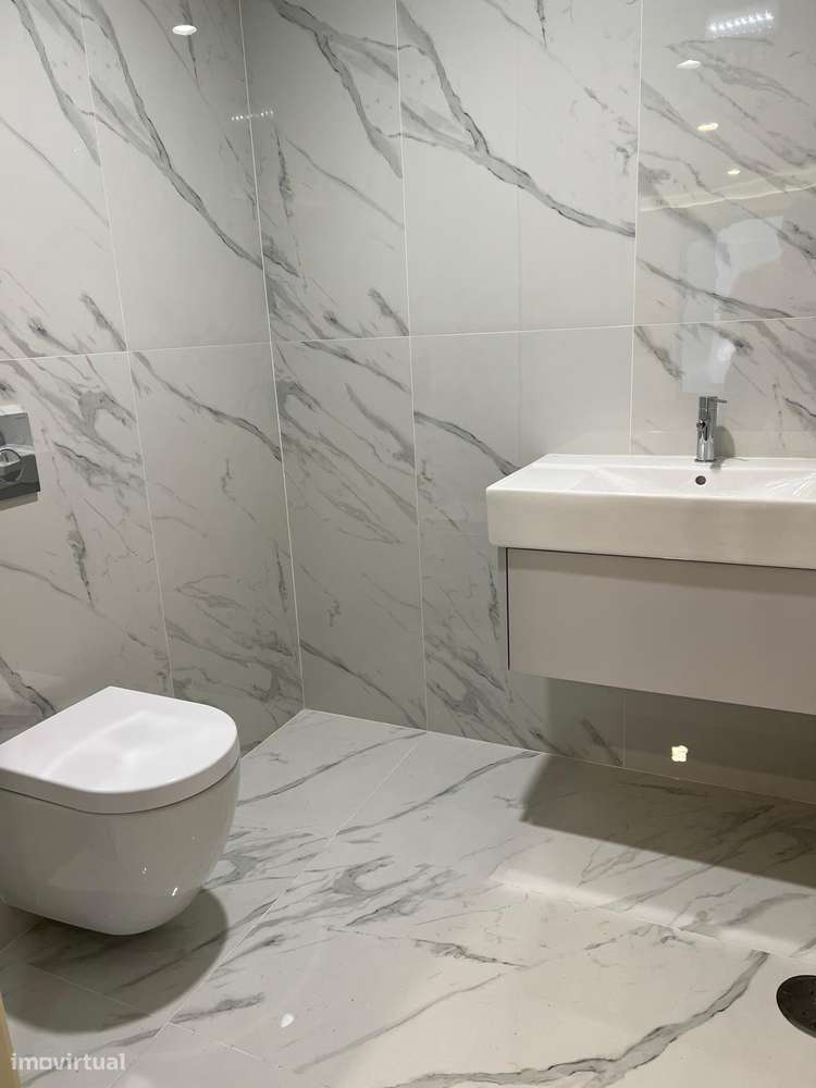 T2  Novo  Gaia Av. República Metro S. Ovídio Lugar Garag Duplo Varanda-32