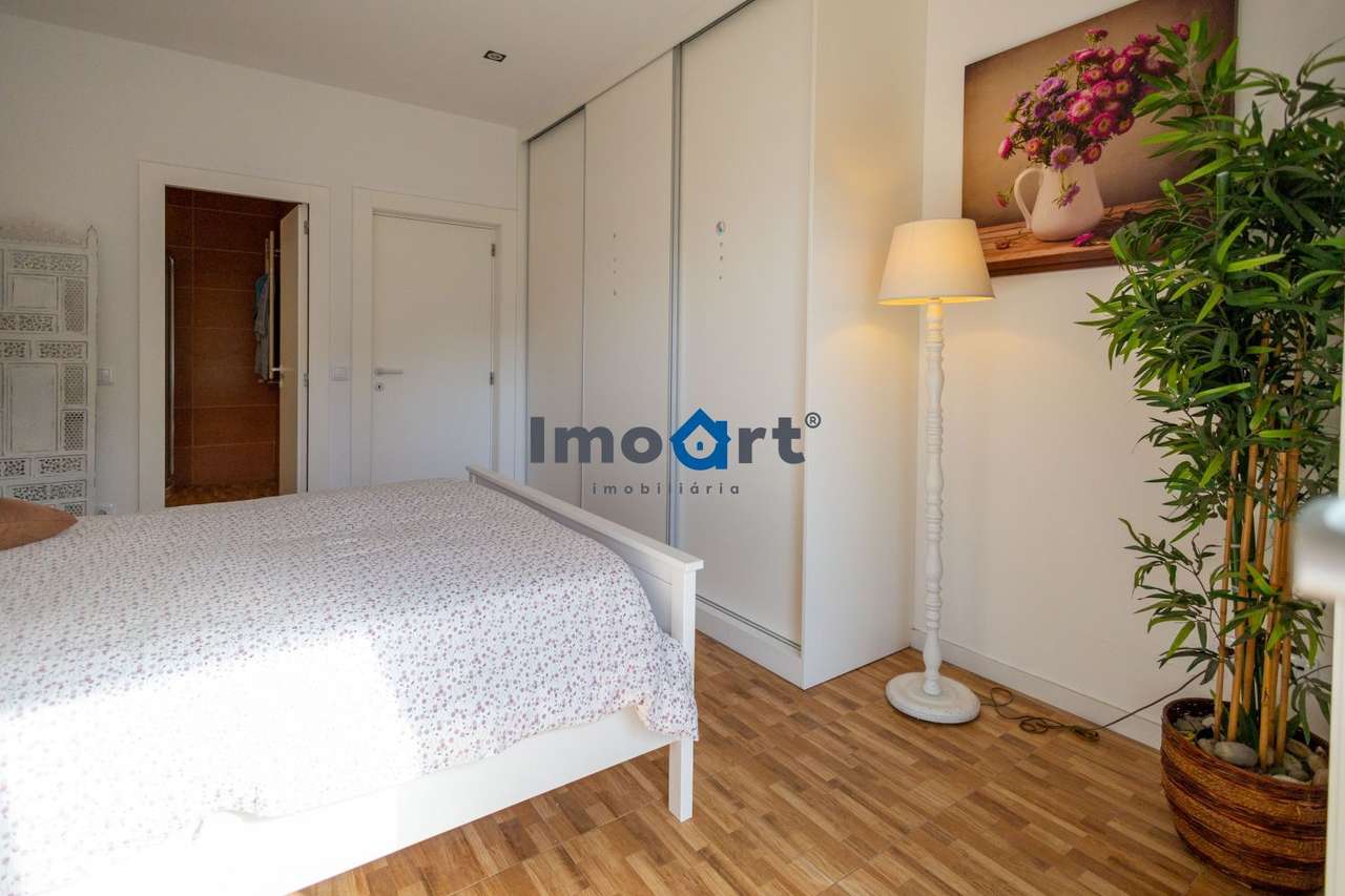 T2 RENOVADO COM VARANDA EXCECIONAL NA PRELADA !-38