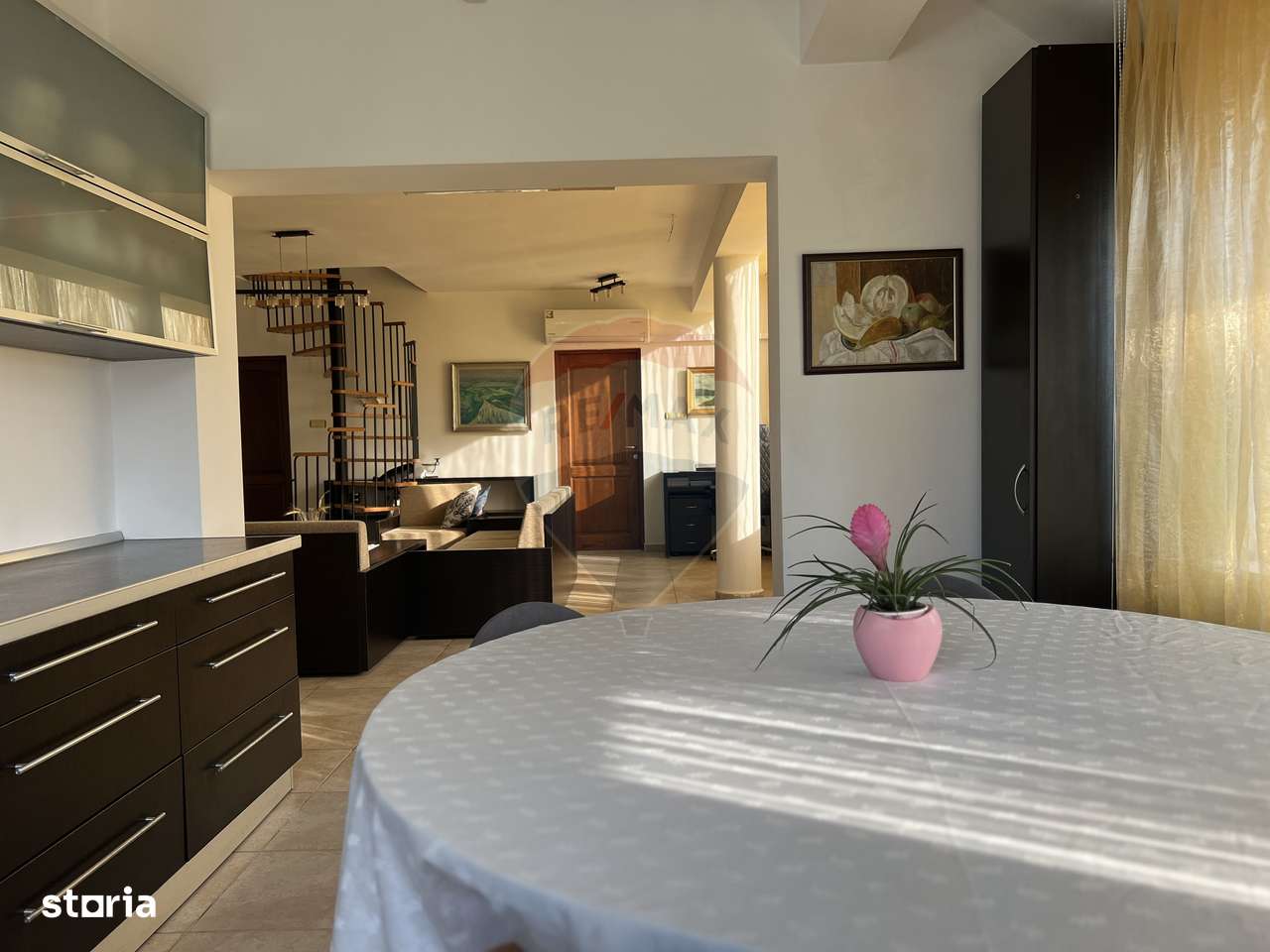 Casă spațioasă și versatilă în Păsărea (Brănești)-12