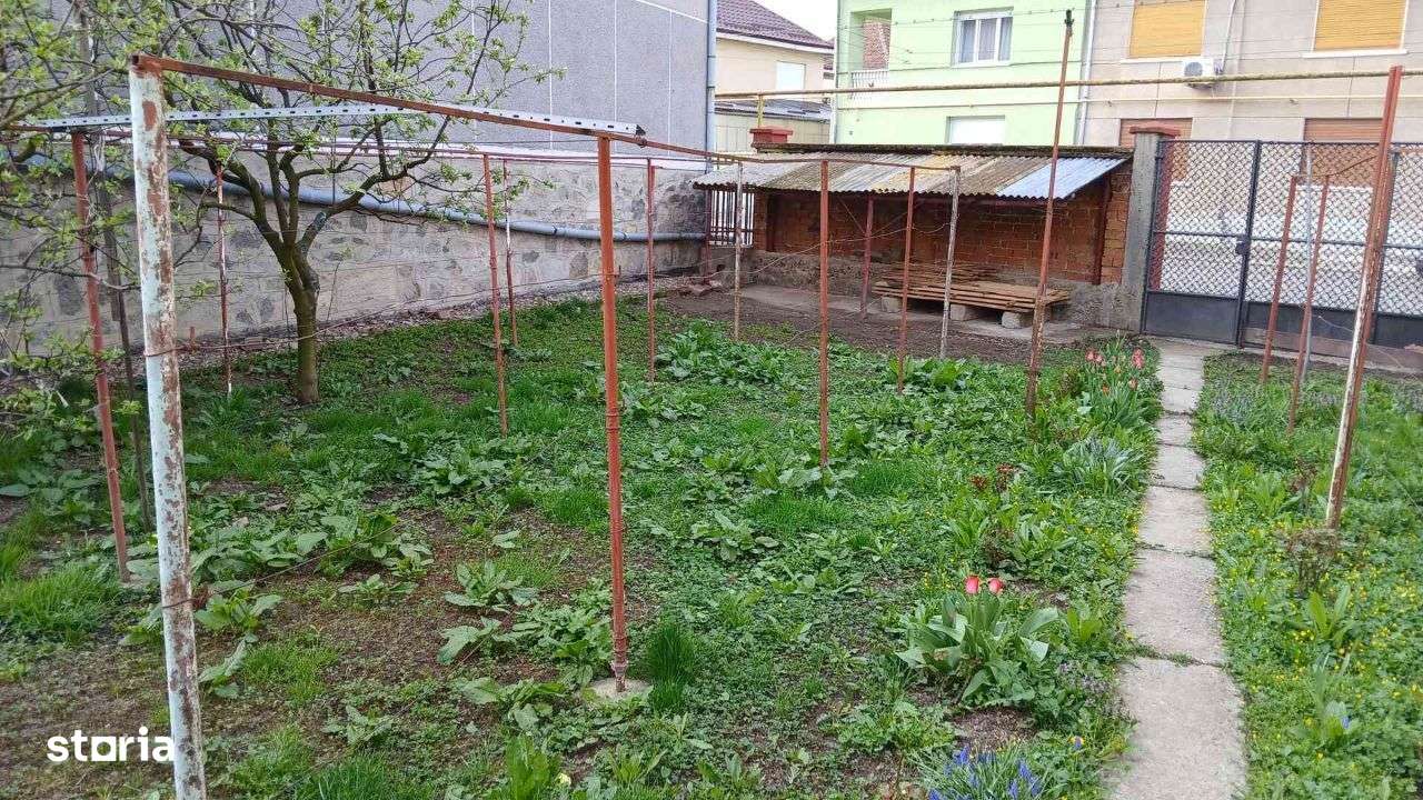 Comision 0 - Casa cu 5 camere si 2 garaje in Caransebes - Imagine principală: 5/19