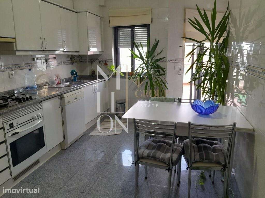 Apartamento T3 com Terraço Privativo e Garagem no Centro da Guarda-0