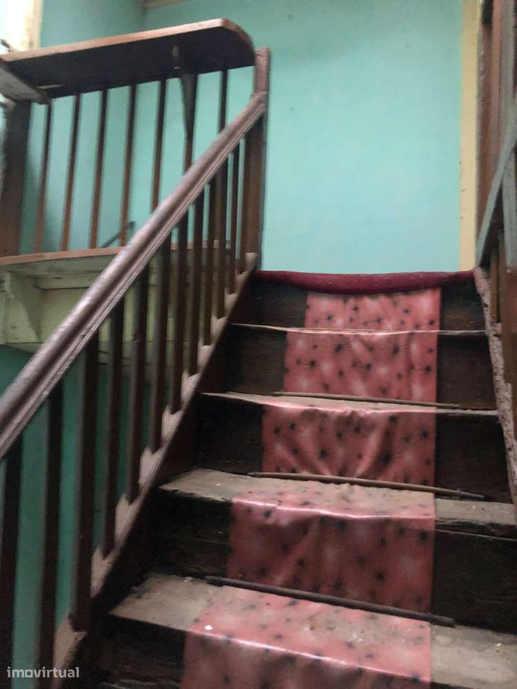 Prédio de 3 pisos no centro da capital da região demarcada do Douro-11