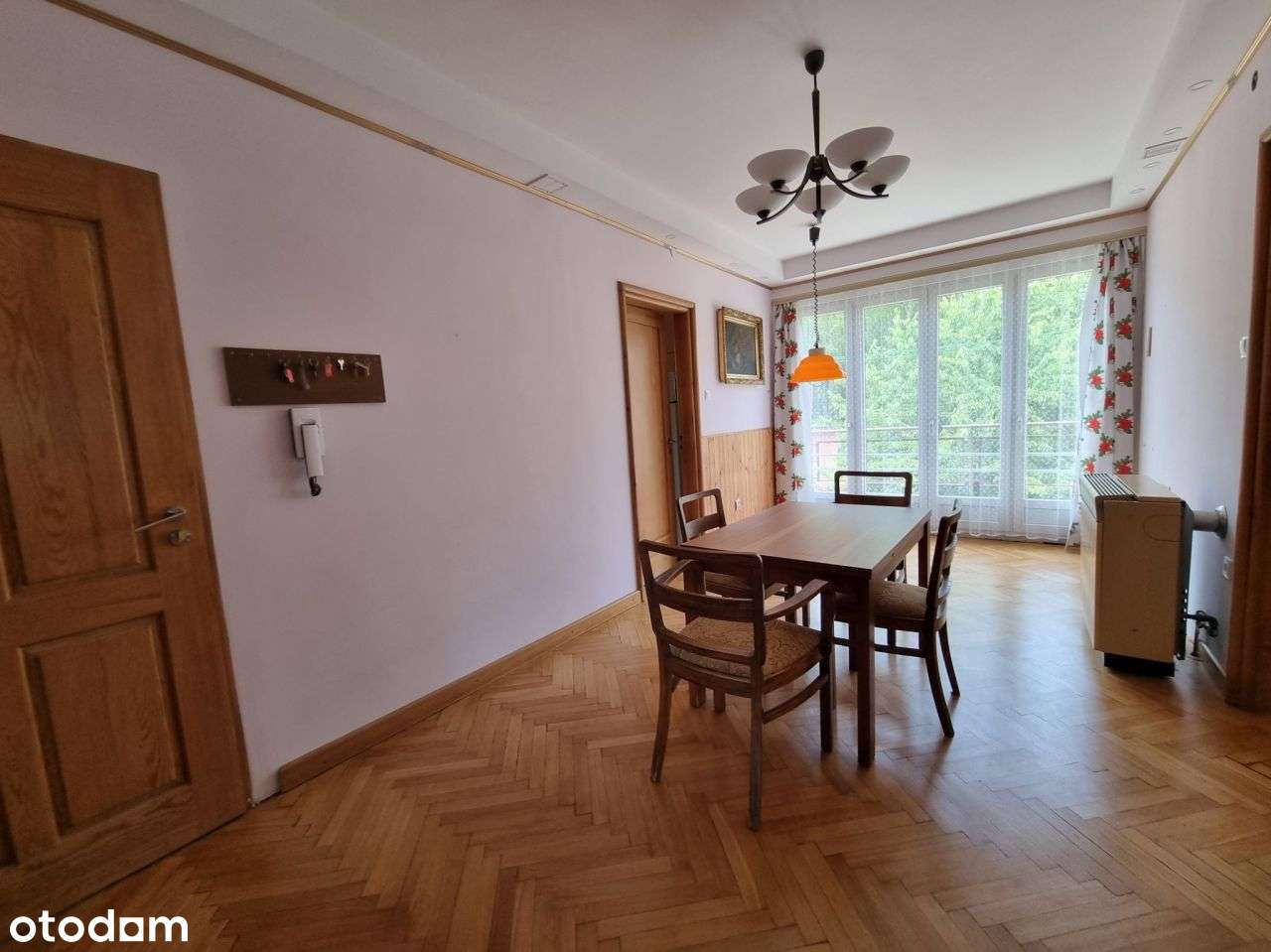 Piękna willa z dużą działką w samym centrum!-8