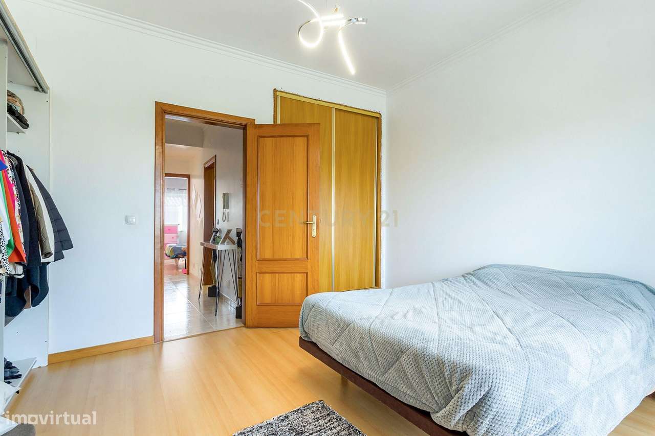 Moradia em Banda T3+1 com quintal e garagem em Zona Tranquila – Bacelo-20