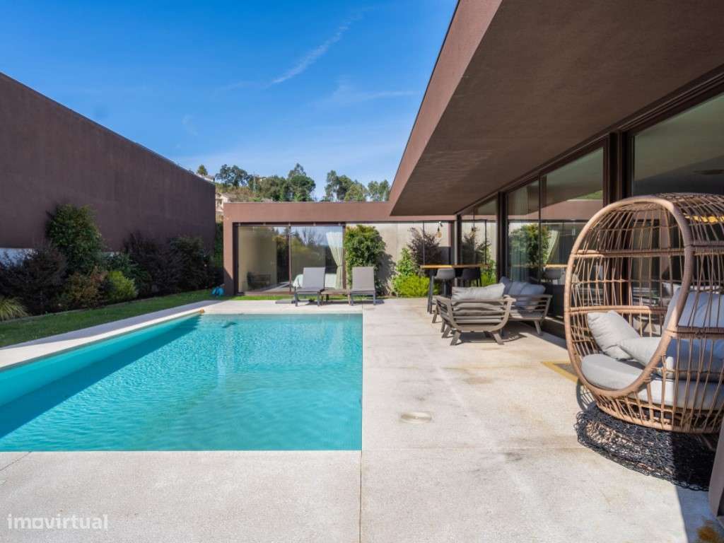 Moradia Exclusiva V4 com Piscina aquecida-25