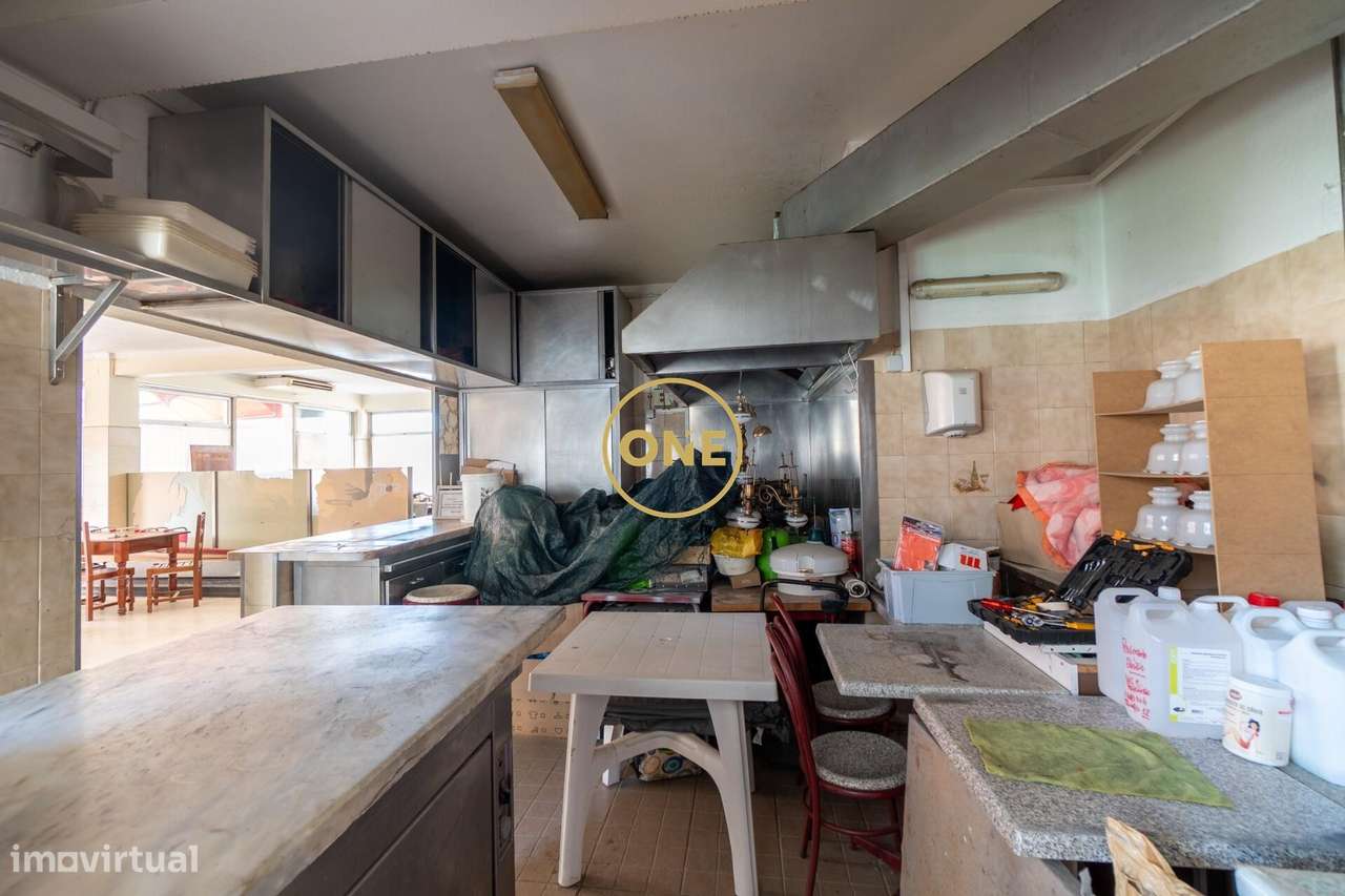 Prédio em propriedade total com 5 divisões independentes - Povoa da Ga-33