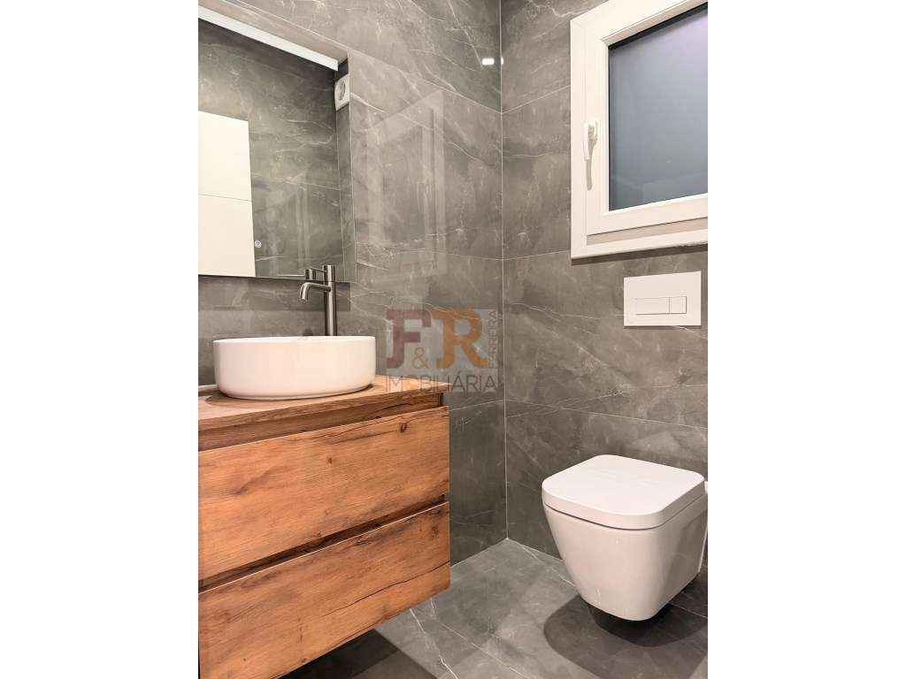 Moradia Geminada Gaveto T3 com Garagem Quinta do Conde-26