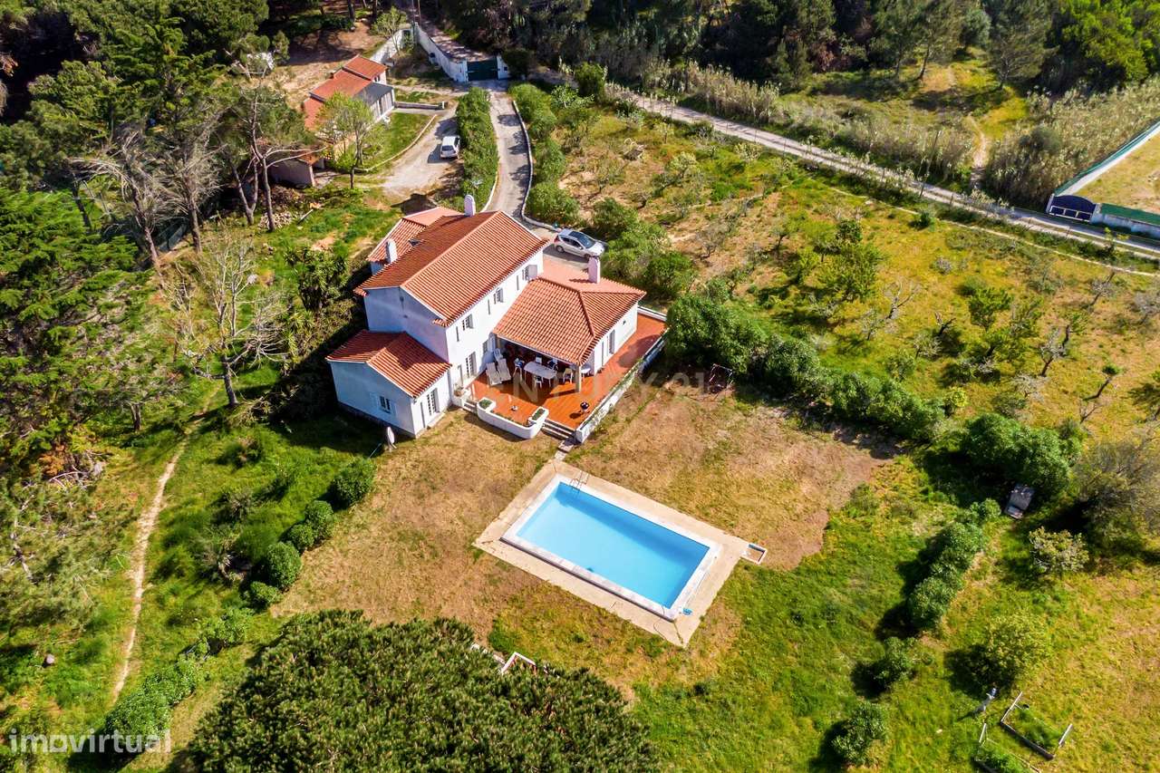 Quinta de 14000m2 com moradia T4 e piscina | Sintra-32