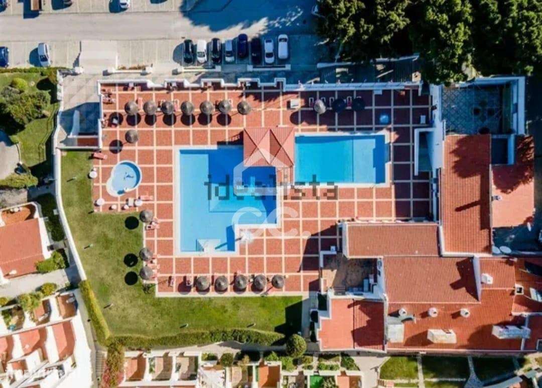 Apartamento TO convertido a T1 em condomínio fechado com 3 piscinas, c-7