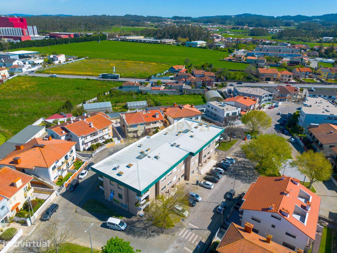 T3+1 em Modivas, 400m do Metro, varanda e garagem - Grande imagem: 2/53