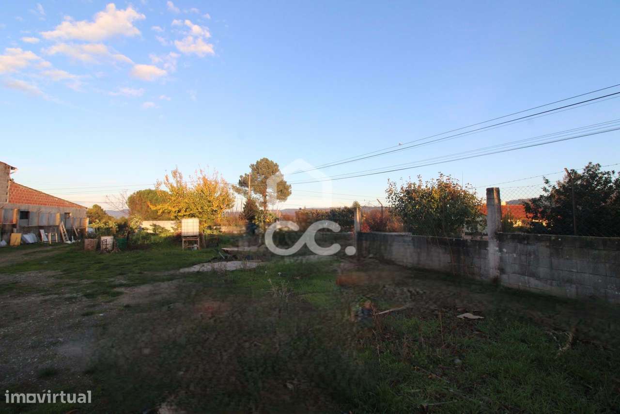 Terreno para construção com anexos na periferia da cidade - Grande imagem: 4/18