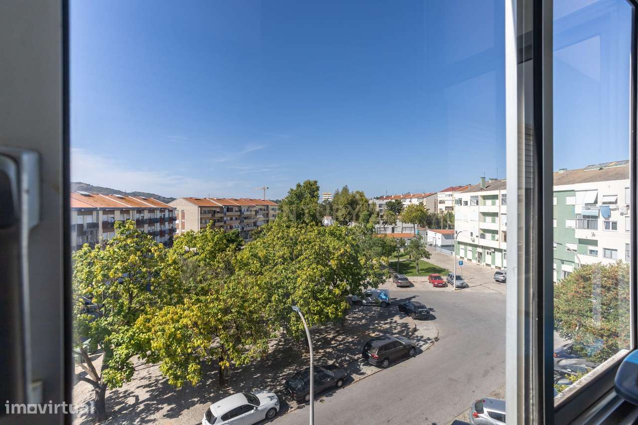 T3 equivalente a T4 no Bairro de São Gabriel com 3 Varandas e Vista Pa-45