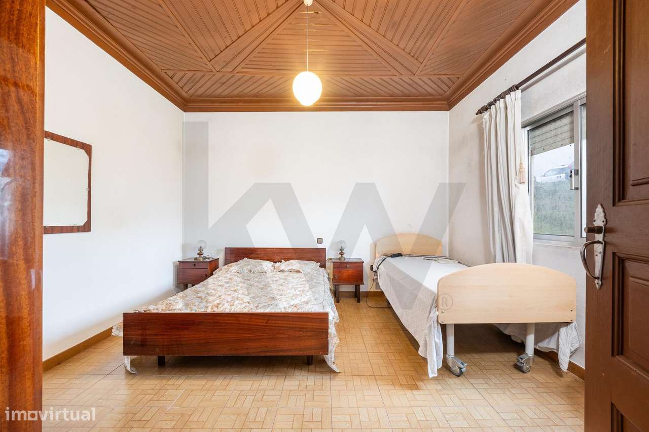 Moradia térrea T3 com terreno e anexos - Gesteira - Grande imagem: 4/23
