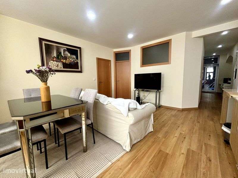 Moradia Renovada com 2 Apartamentos - Centro Figueira da Foz - Grande imagem: 4/12