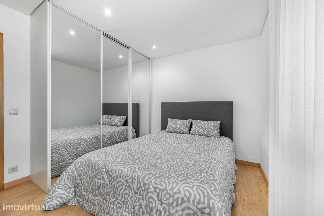 Apartamento T3 renovado no centro de Braga-11