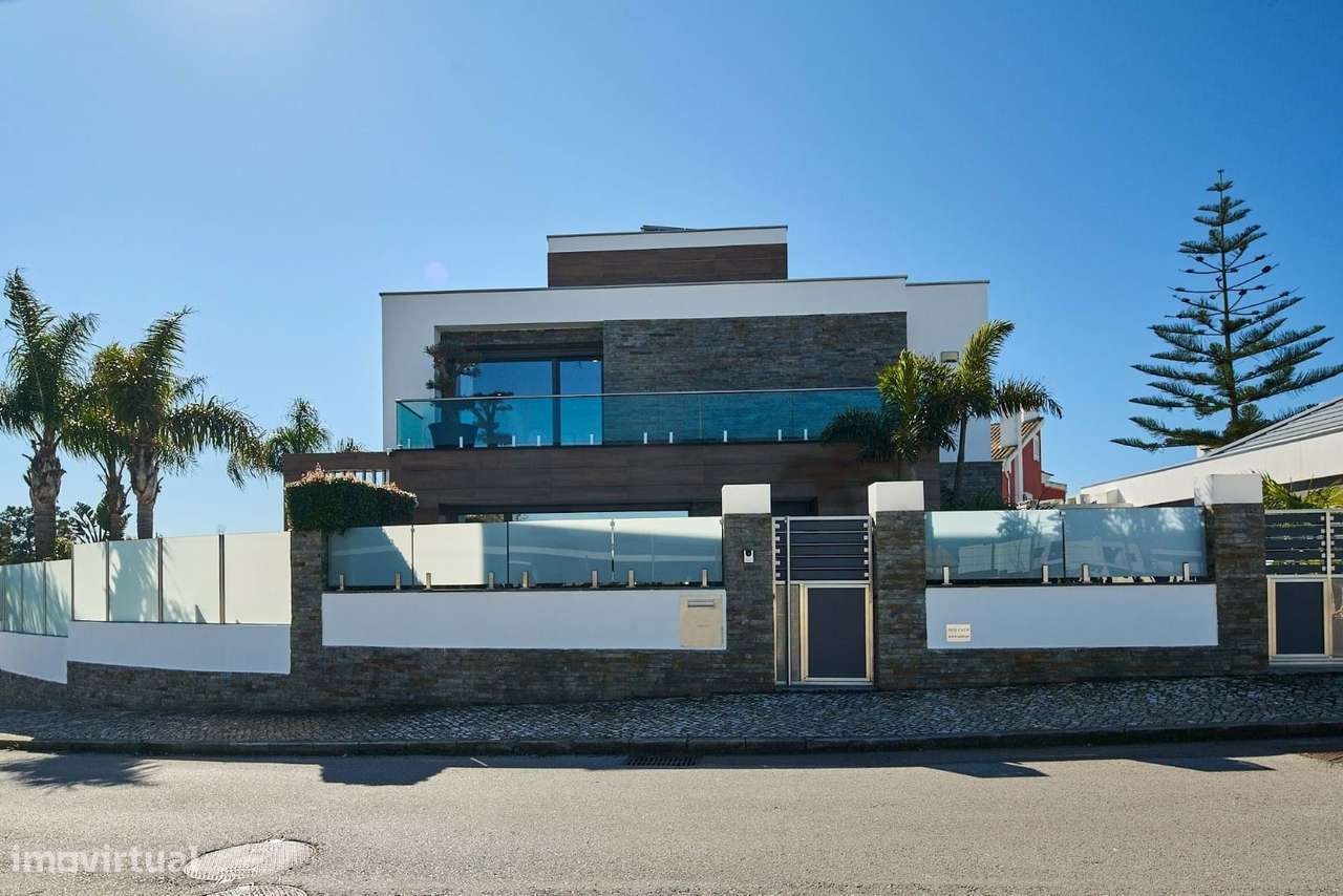 Moradia T4 com  piscina e jardim em zona privilegiada, Charneca da Cap-32