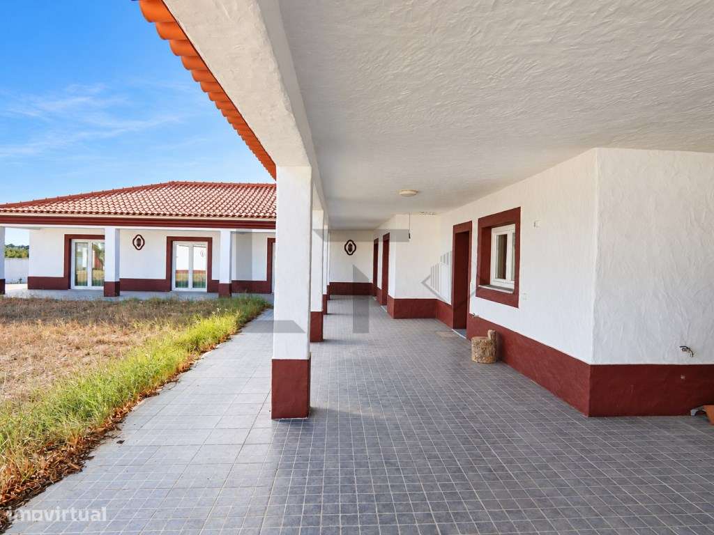 Quinta com 2 Moradias, 2 Campos de Ténis e Piscina, para Venda em P...-16