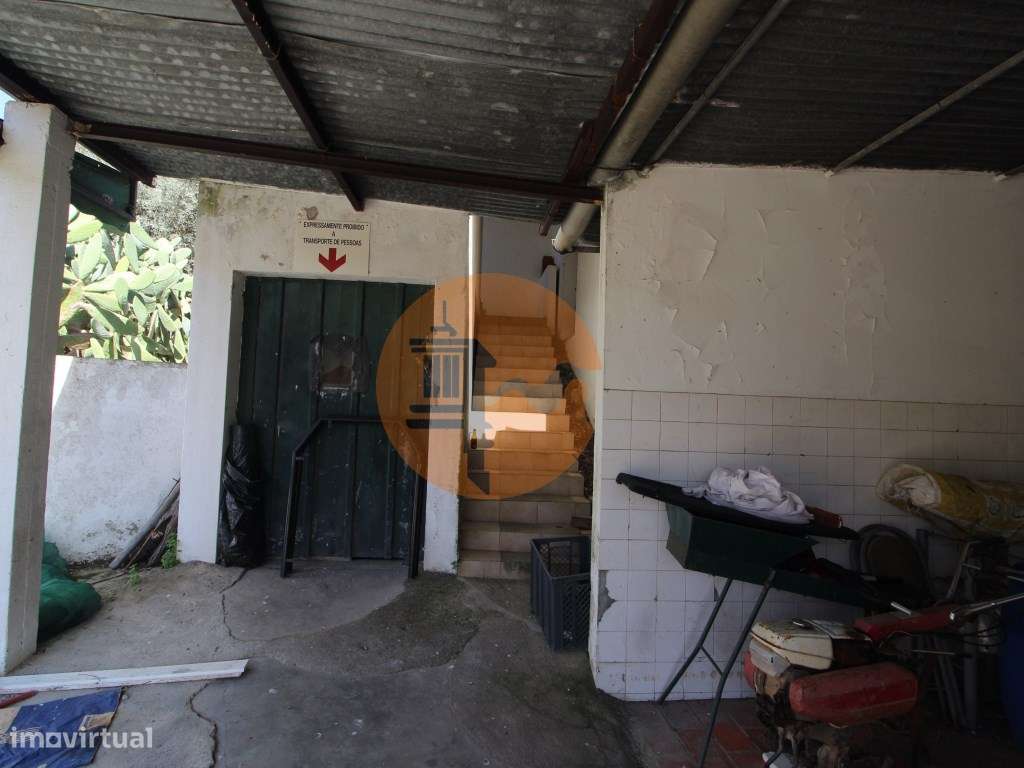 Edifício térreo na serra algarvia destinado a armazéns e atividade ... - Grande imagem: 5/10