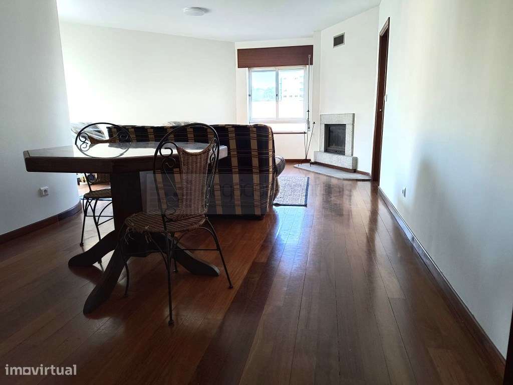 Apartamento T3 com lugar de garagem-8