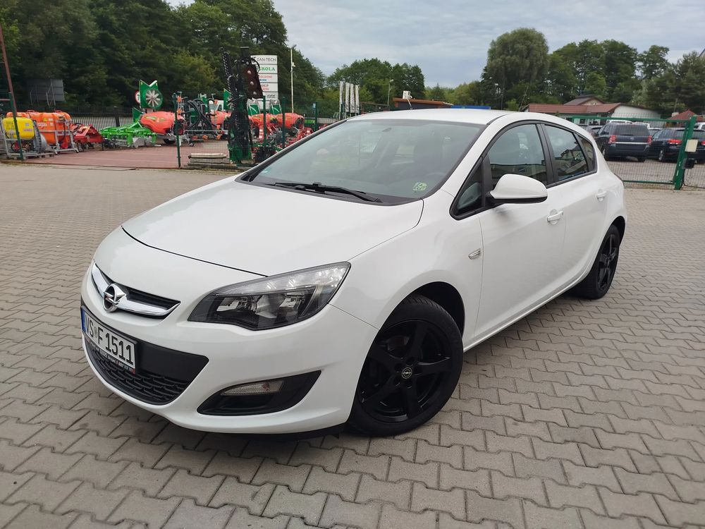 Opel Astra J (2009-2019) 1.4 Turbo Edition Sport 2014
